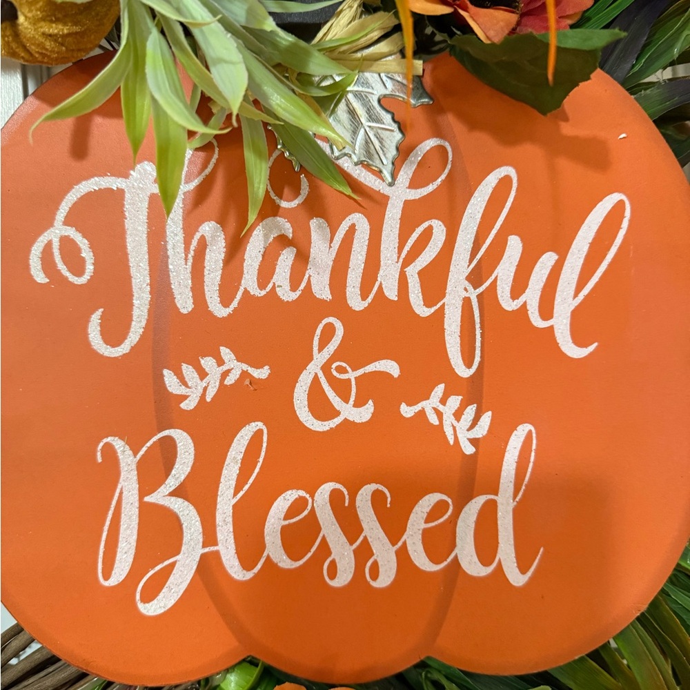 Festive Autumn Wreath with Sunflowers and Pumpkins - Picture 5 of 7